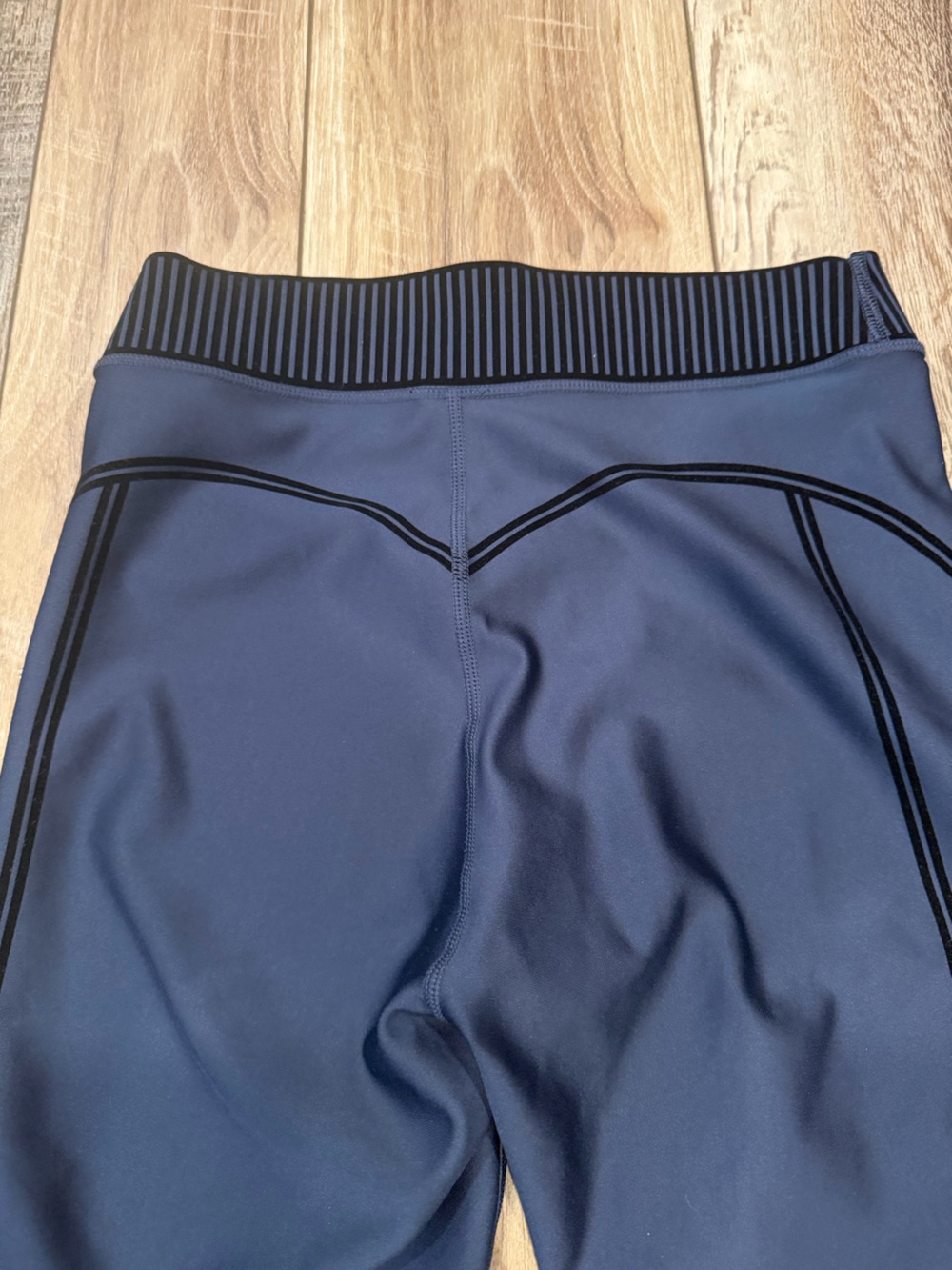ALO Airlift High-Waist Line Up Capri in Navy Size S - Picture 12 of 13